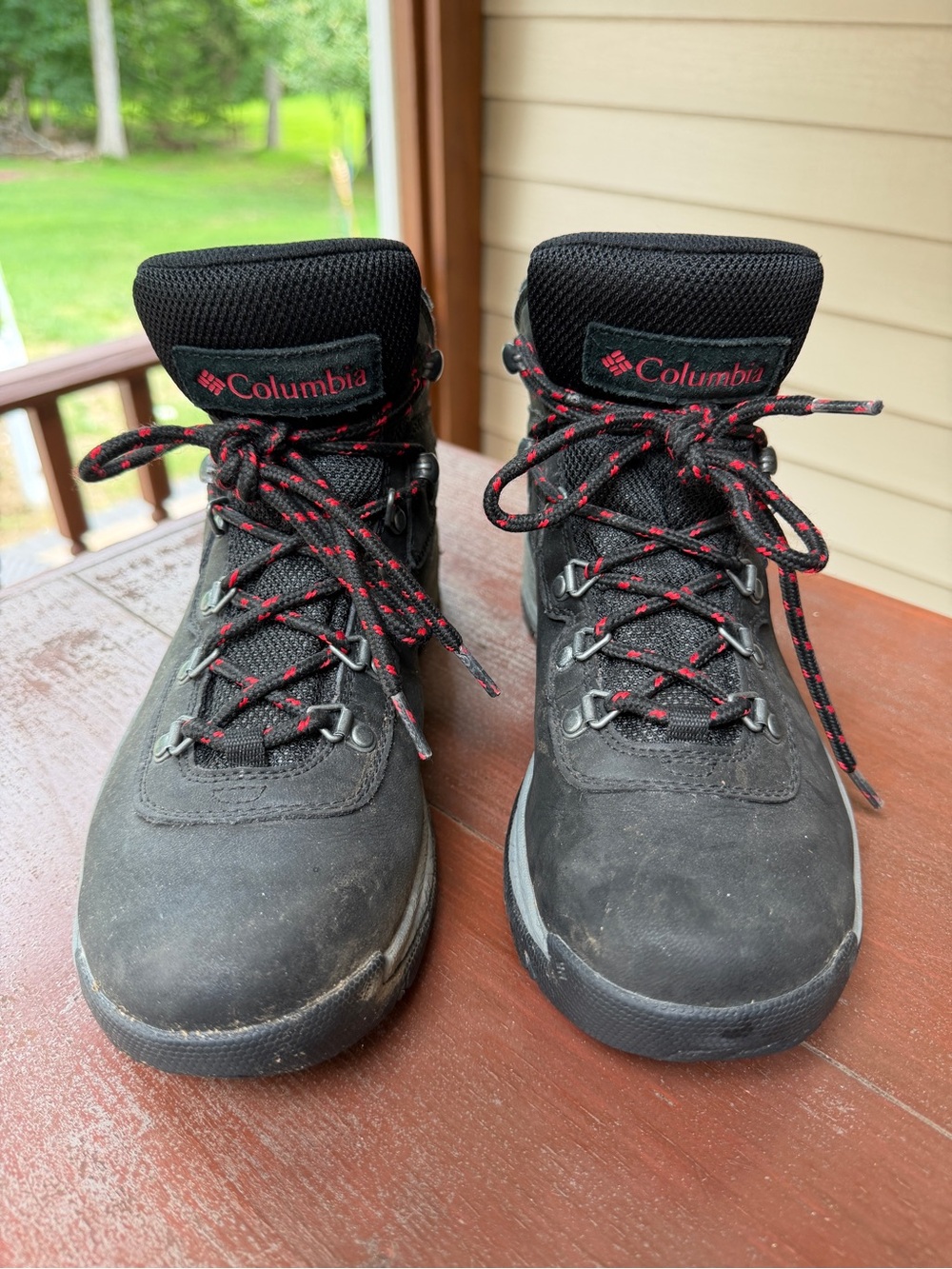 Columbia Newton Ridge Hiking Boots Women’s 9